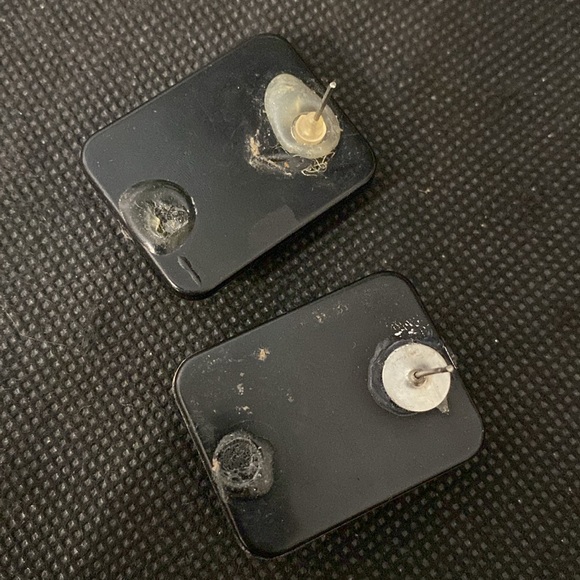 Vintage Acrylic Yellow/silver pendant necklace with matching pierced earrings - Picture 5 of 12